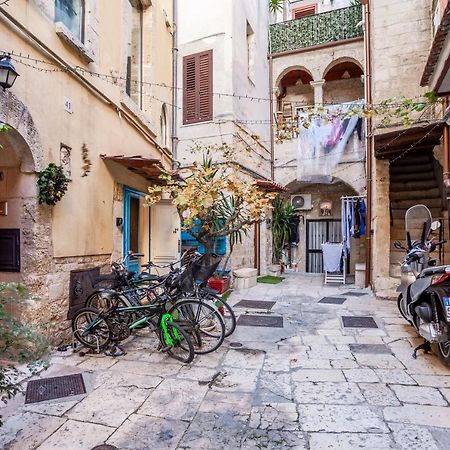 La Pergola Apt In The Heart Of Bari Exterior foto